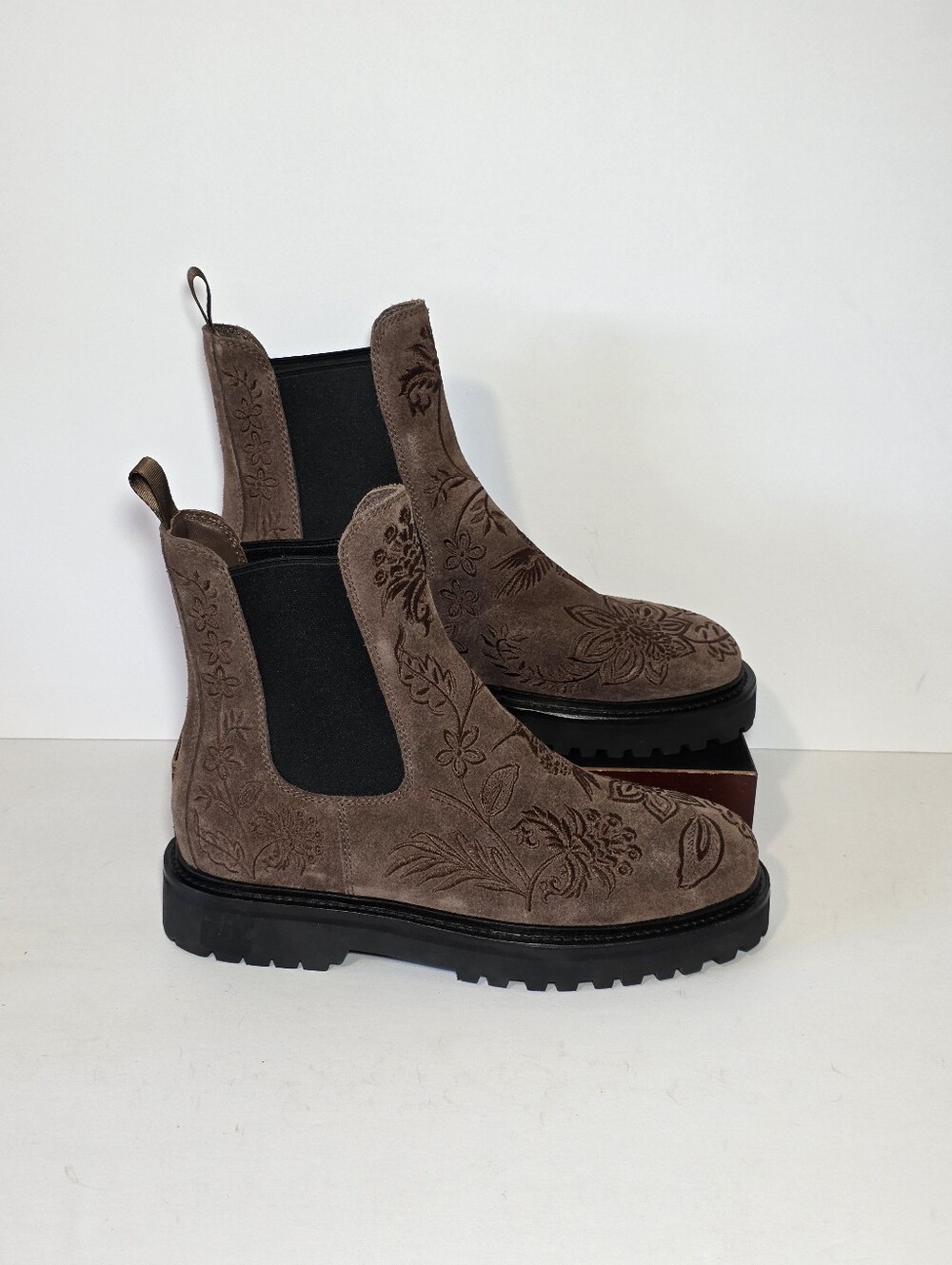 Johnny Was Suede Floral Embroidered Chelsea Boots Brown Lug Sole Womens 9.5